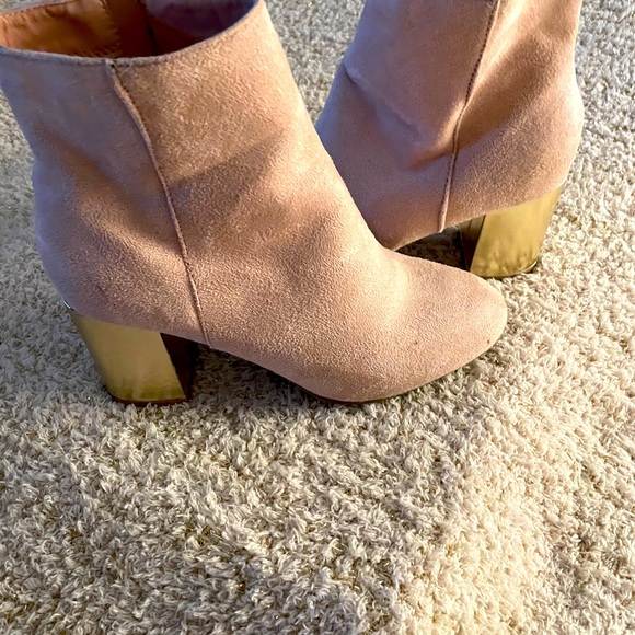 Wide pink suede booties with gold block heels. - Picture 1 of 6